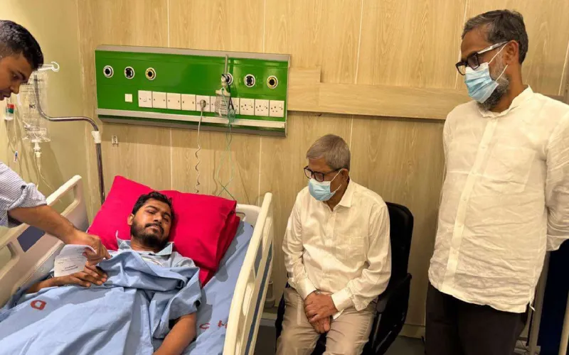 নুরুল হক নুরকে দেখতে হাসপাতালে মির্জা ফখরুল