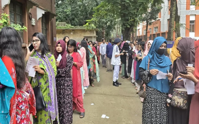 শান্তিপূর্ণ পরিবেশে শেষ হলো ডাকসু নির্বাচনের ভোটগ্রহণ