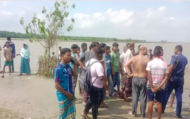 পদ্মা নদীতে নৌকাডুবি: একজনের মৃত্যু, নিখোঁজ দুই