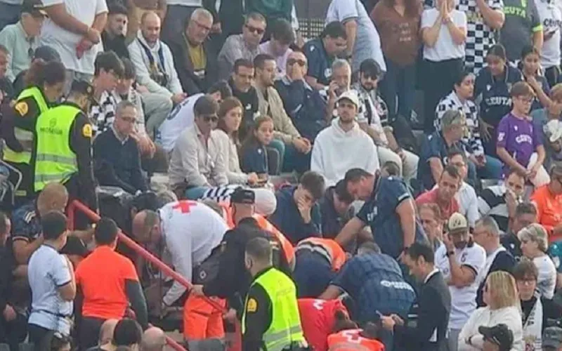 ম্যাচ চলাকালীন গ্যালারিতে দর্শকের মৃত্যু, খেলা স্থগিত